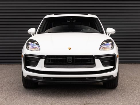 Certified 2025 Porsche Macan AWD/4WD image 7