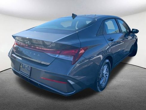Used 2024 Hyundai Elantra SE image 13
