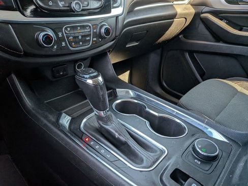 Used 2018 Chevrolet Traverse LT FWD image 20