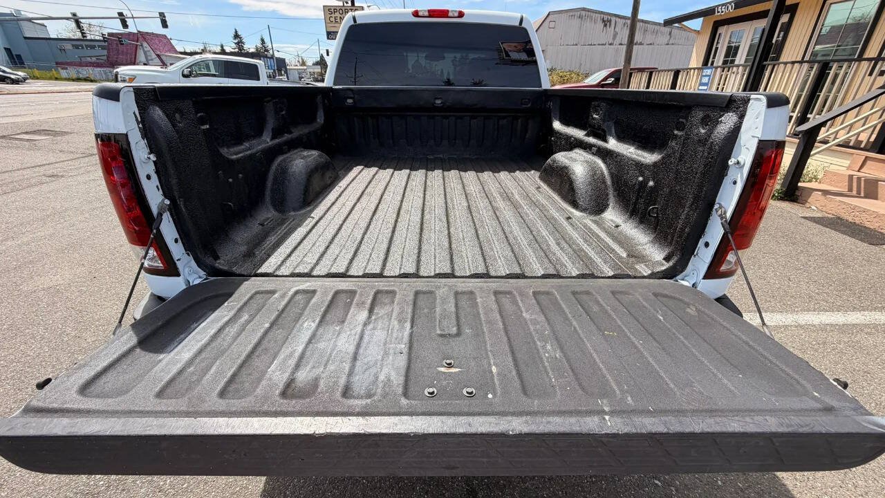 Used 2011 GMC Sierra 2500 SLE AWD/4WD image 19