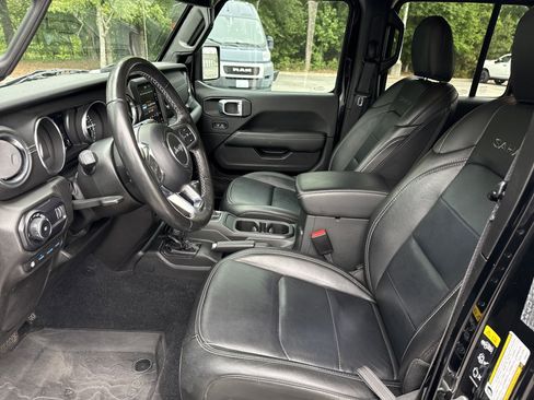 Used 2023 Jeep Wrangler Sahara w/ Cold Weather Group AWD/4WD image 10