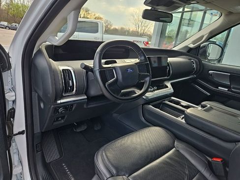 Used 2025 Ford Expedition Platinum AWD/4WD image 36