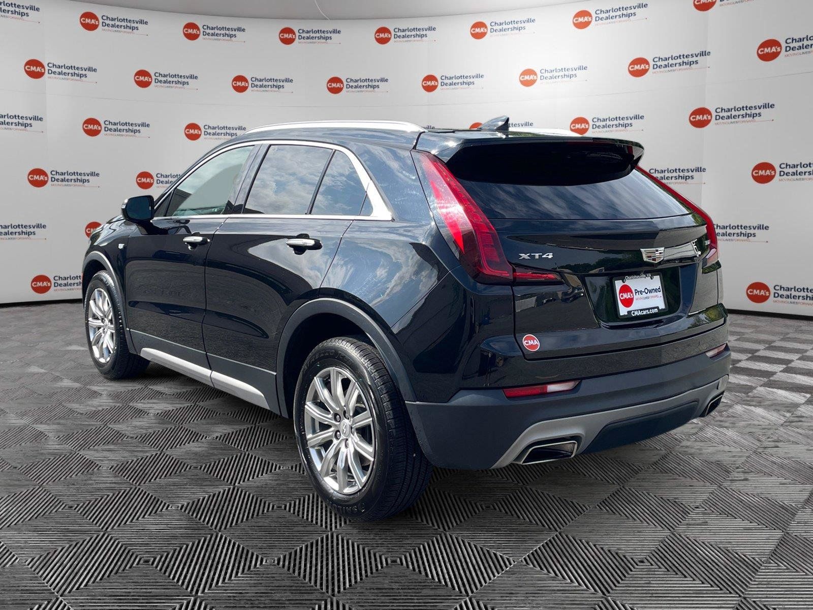 Used 2022 Cadillac XT4 Premium Luxury w/ Safety Alert Package FWD image 3