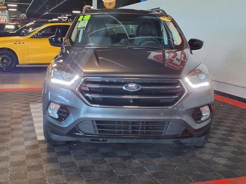 Used 2018 Ford Escape SE w/ SE Sport Appearance Package AWD/4WD image 3