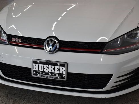 Used 2015 Volkswagen Golf 4-Door image 16