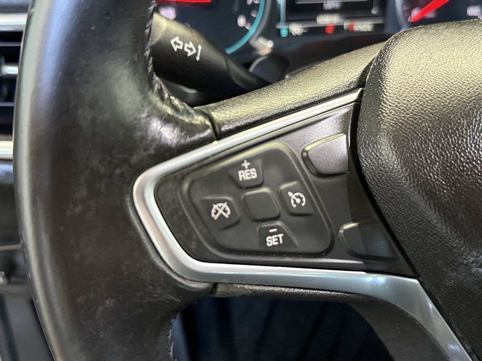 Used 2018 Chevrolet Equinox LT w/ Sun & Infotainment Package FWD image 21