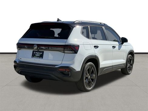 New 2026 Volkswagen Taos SE image 5