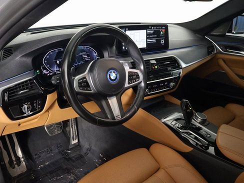 Used 2022 BMW 530e w/ Premium Package RWD image 7