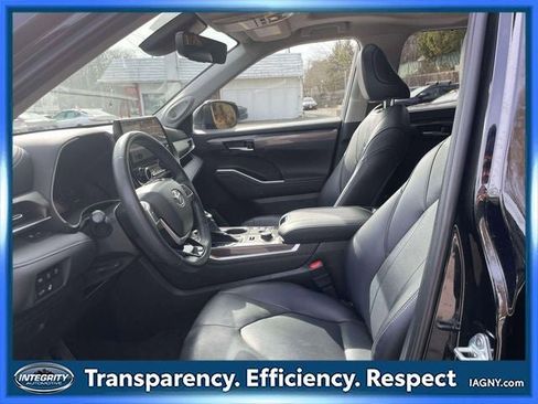Used 2023 Toyota Highlander Limited image 15