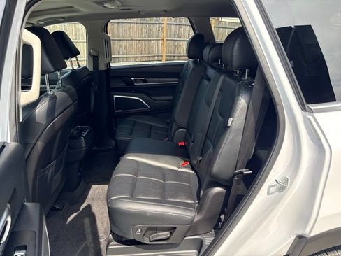 Used 2024 Kia Telluride EX AWD/4WD image 11