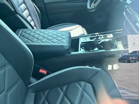 Used 2025 Volkswagen Atlas Peak Edition SE AWD/4WD image 24