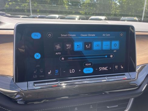 Certified 2025 Volkswagen Atlas SE FWD image 25