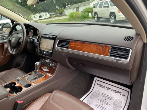 Used 2014 Volkswagen Touareg TDI AWD/4WD image 32