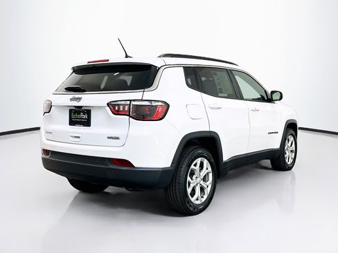 Used 2024 Jeep Compass Latitude AWD/4WD image 9