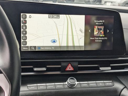 Used 2025 Hyundai Elantra SEL image 21