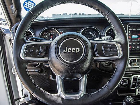 Used 2022 Jeep Wrangler Unlimited Sahara w/ Cold Weather Group image 8