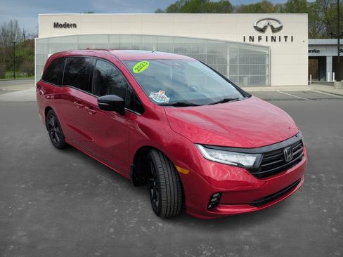 Used 2023 Honda Odyssey Sport image 2