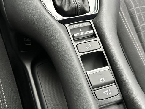 Certified 2025 Honda HR-V LX image 35