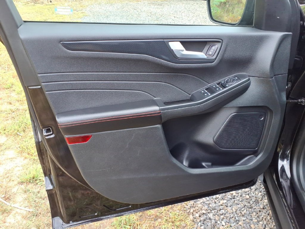 Certified 2025 Ford Escape ST-Line AWD/4WD image 16