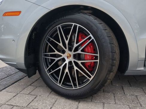 Used 2025 Porsche Cayenne GTS image 34