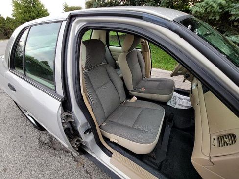 Used 2011 Ford Crown Victoria Police Interceptor w/ Comfort & Convenience Group image 36