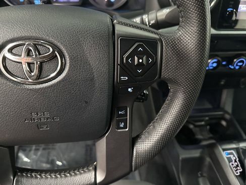 Used 2018 Toyota Tacoma SR5 AWD/4WD image 16