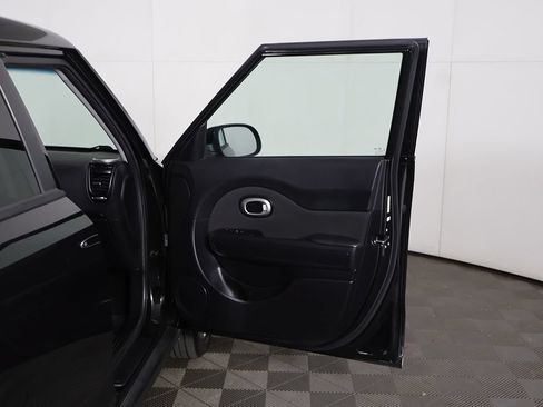 Used 2014 Kia Soul FWD image 14