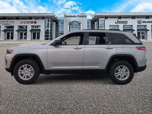 New 2025 Jeep Grand Cherokee Laredo w/ Luxury Tech Group I RWD image 5
