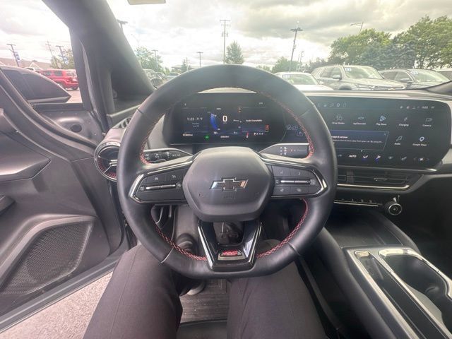 Certified 2024 Chevrolet Equinox EV RS FWD image 11