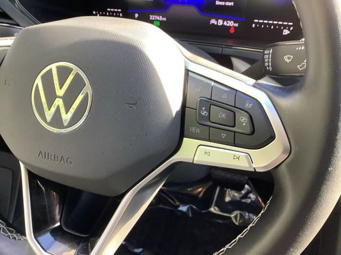 Used 2024 Volkswagen Taos SE image 20