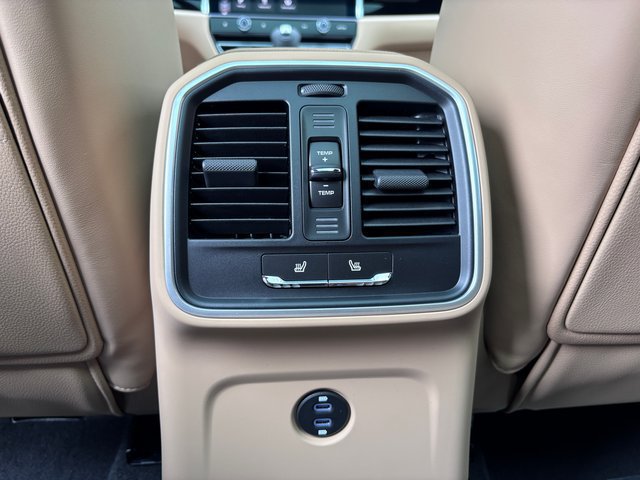 Certified 2026 Porsche Macan AWD/4WD image 24