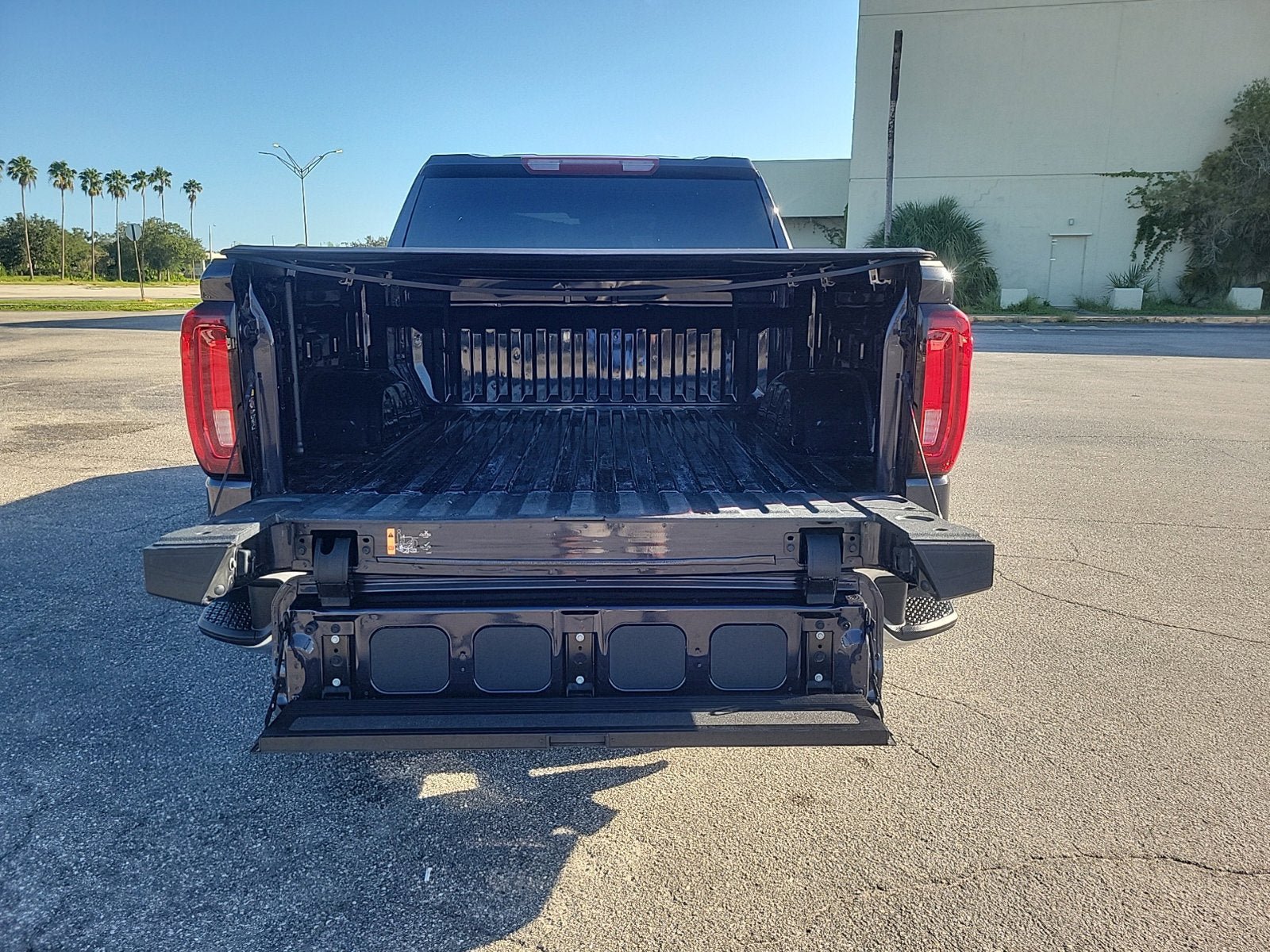 Certified 2022 GMC Sierra 1500 SLT w/ SLT Premium Package RWD image 9