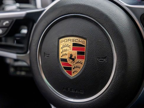 Used 2017 Porsche Macan image 21