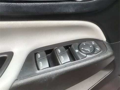 Used 2020 Chevrolet Equinox LS w/ LS Convenience Package image 24