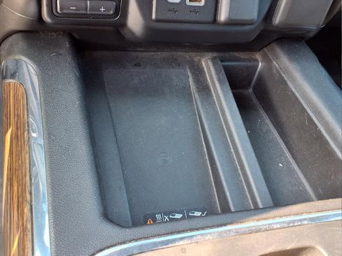 Used 2019 Chevrolet Silverado 1500 High Country image 18