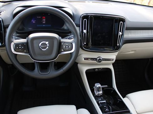 Used 2023 Volvo XC40 B4 Plus w/ Protection Package image 11