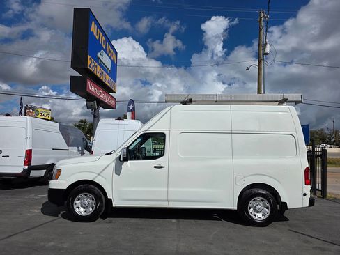 Used 2021 Nissan NV 3500 SV image 4