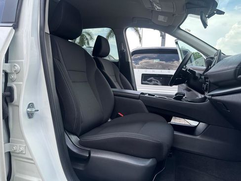 Used 2023 Nissan Rogue S AWD/4WD image 23