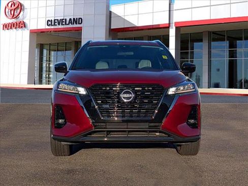 Used 2023 Nissan Kicks SR w/ SR Premium Package image 3