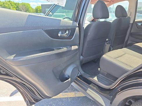 Used 2017 Nissan Rogue SV AWD/4WD image 19
