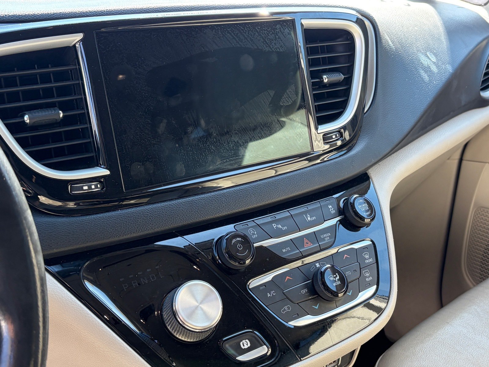 Used 2021 Chrysler Pacifica Touring-L FWD image 11