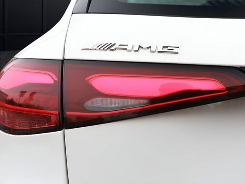 Used 2025 Mercedes-Benz GLC 43 AMG 4MATIC image 31