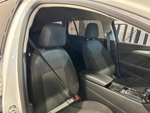 Used 2019 Buick Regal Preferred image 33