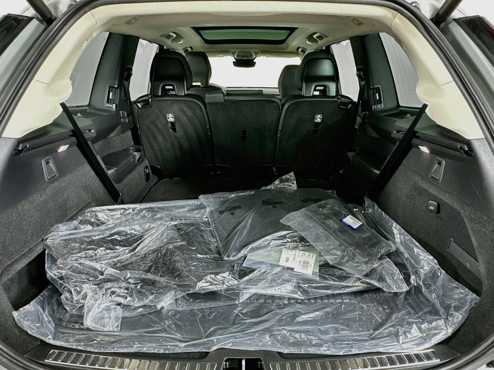 Certified 2026 Volvo XC90 B6 Ultra w/ Protection Package AWD/4WD image 38