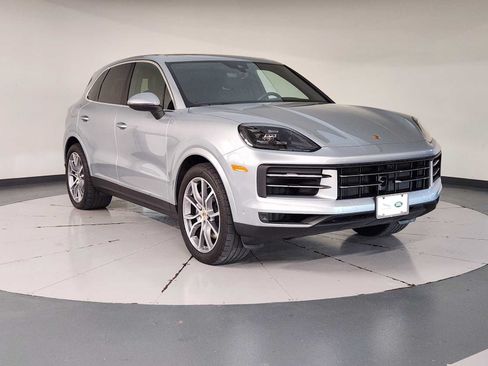 Used 2025 Porsche Cayenne AWD/4WD image 7