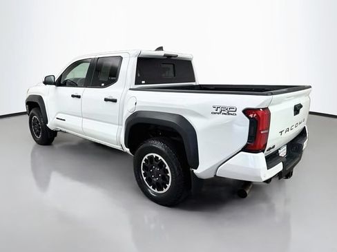 Used 2024 Toyota Tacoma TRD Off-Road w/ TRD Off Road Premium Package AWD/4WD image 5