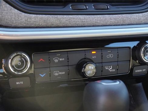 New 2026 Jeep Compass Latitude image 24