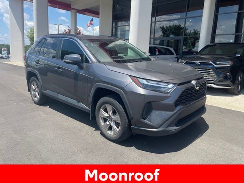 Used 2022 Toyota RAV4 XLE w/ Convenience Package FWD image 7