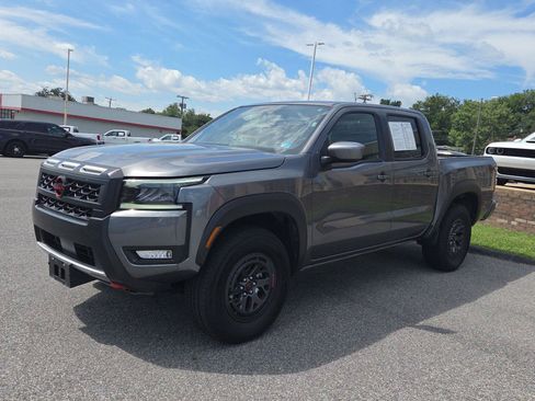 Used 2026 Nissan Frontier PRO-4X AWD/4WD image 8