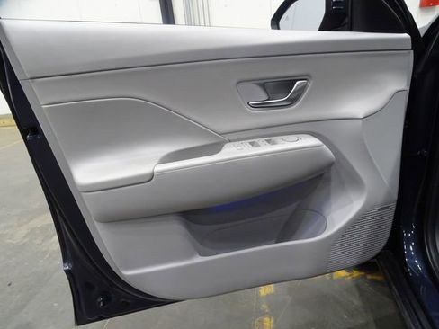 Used 2024 Hyundai Kona Limited FWD image 18